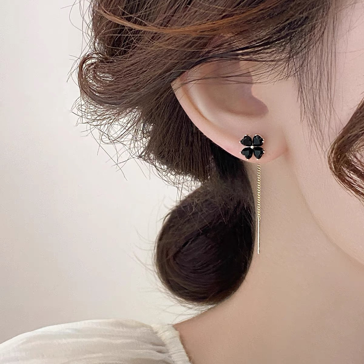Black Clover Ear Lines Female Light Luxury Minority Design Sense Earrings