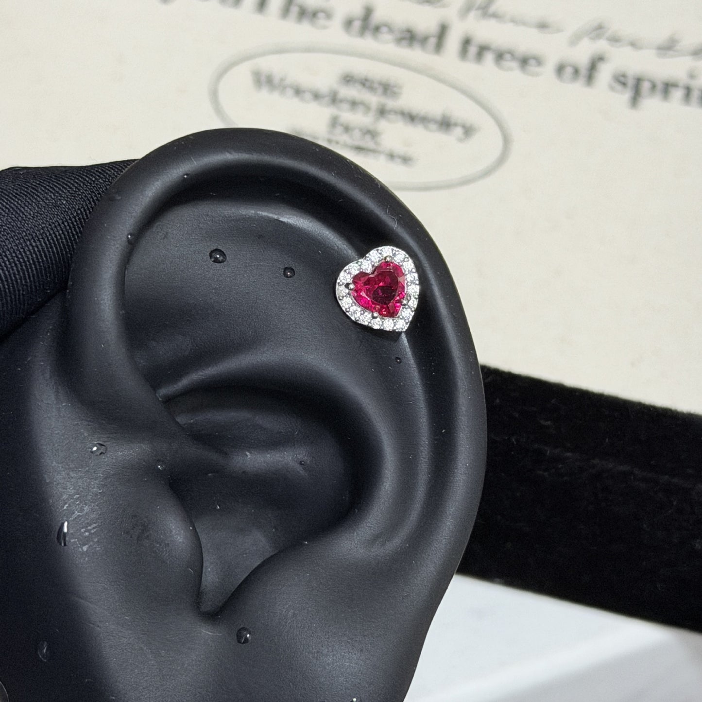 Love Cute Wild Zircon Flat Titanium Stud Earrings