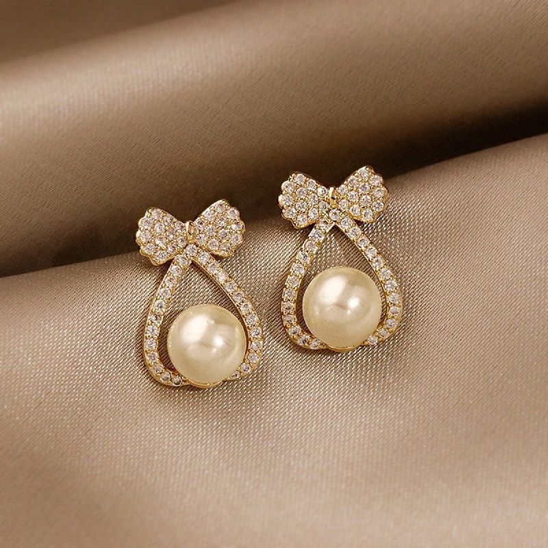 Women's Korean Pearl Simple Temperamental Ear Earrings