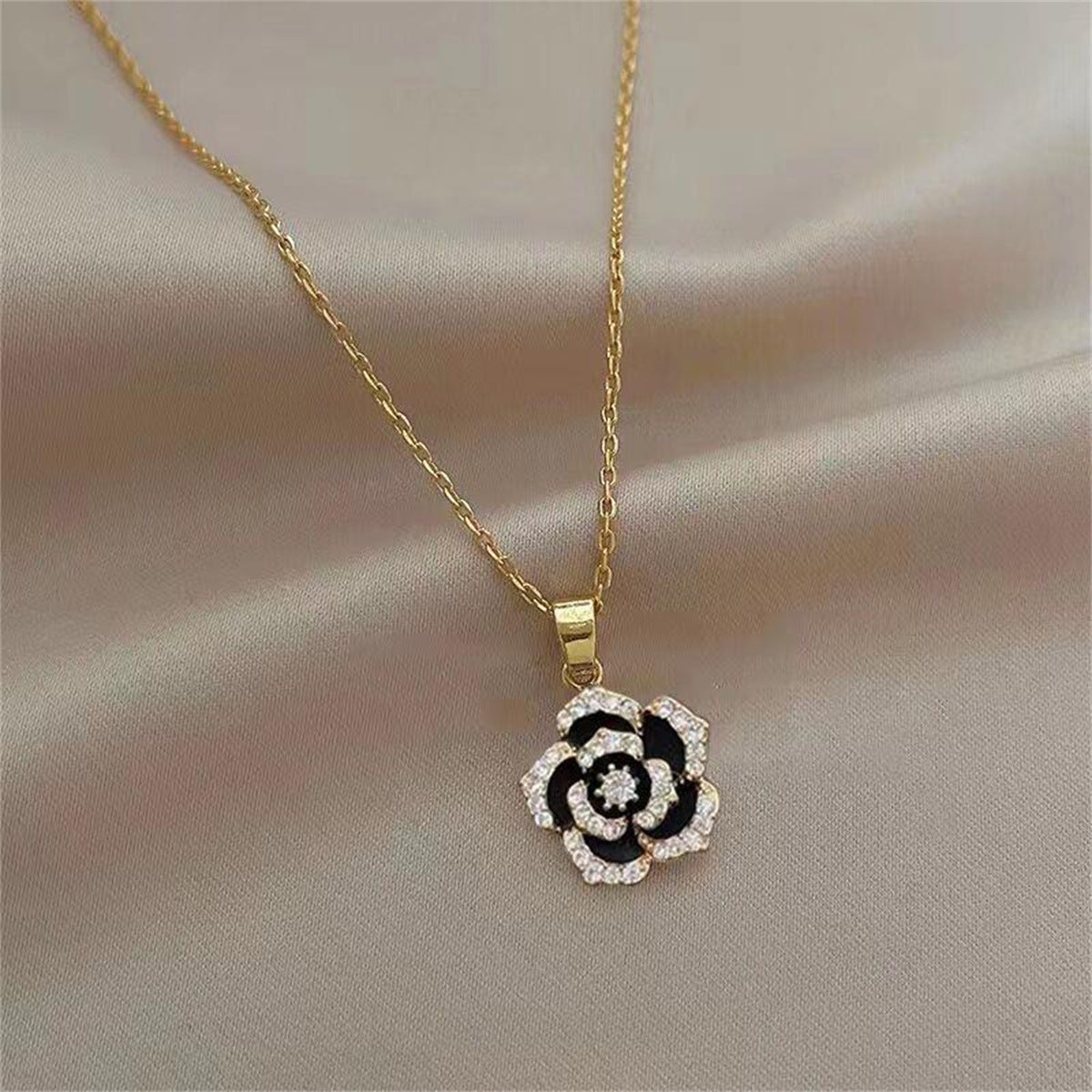 Niche Black Camellia Female Clavicle Chain Necklaces