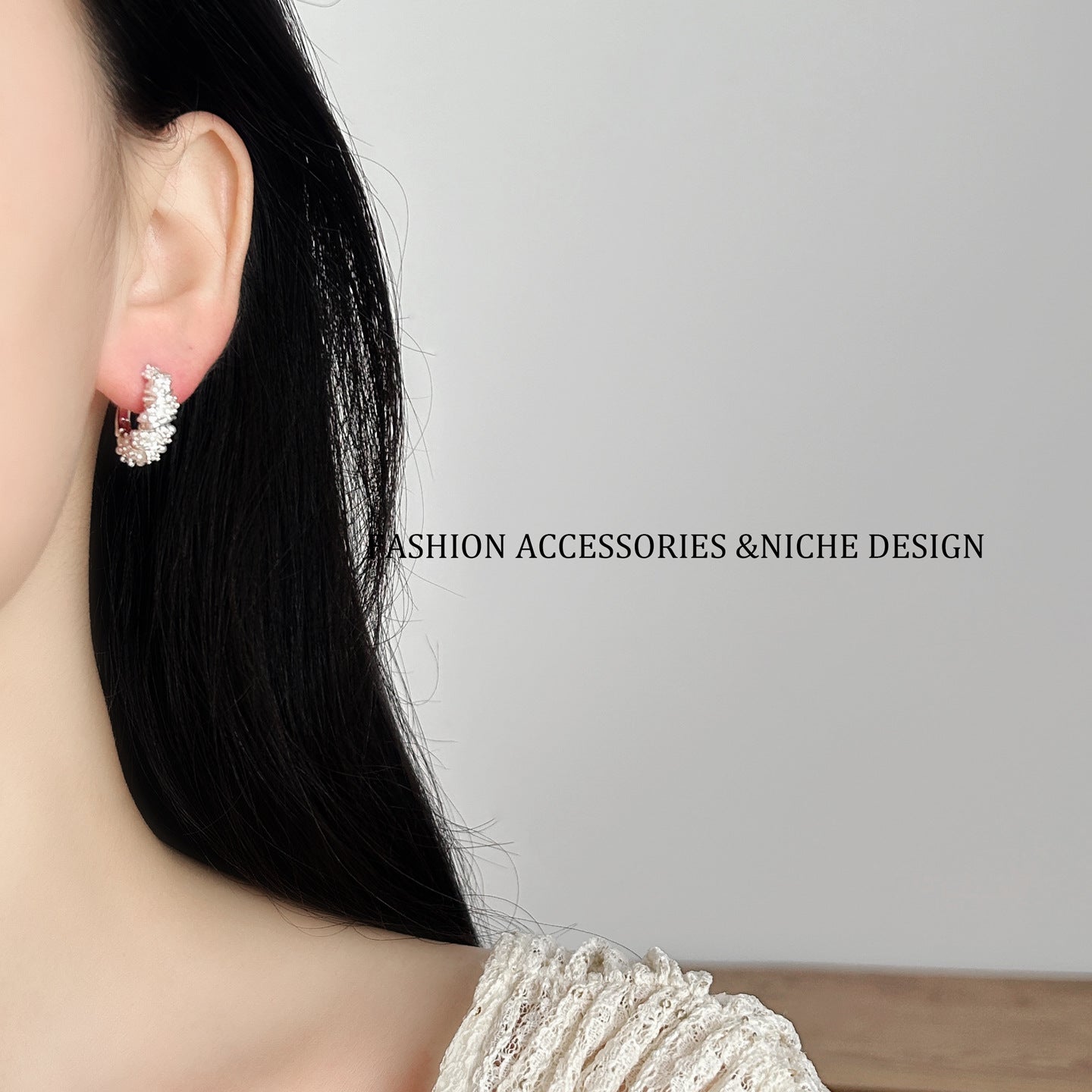 Women's Interwoven Ear Clip Design Sense Small Refined Grace Stud Earrings