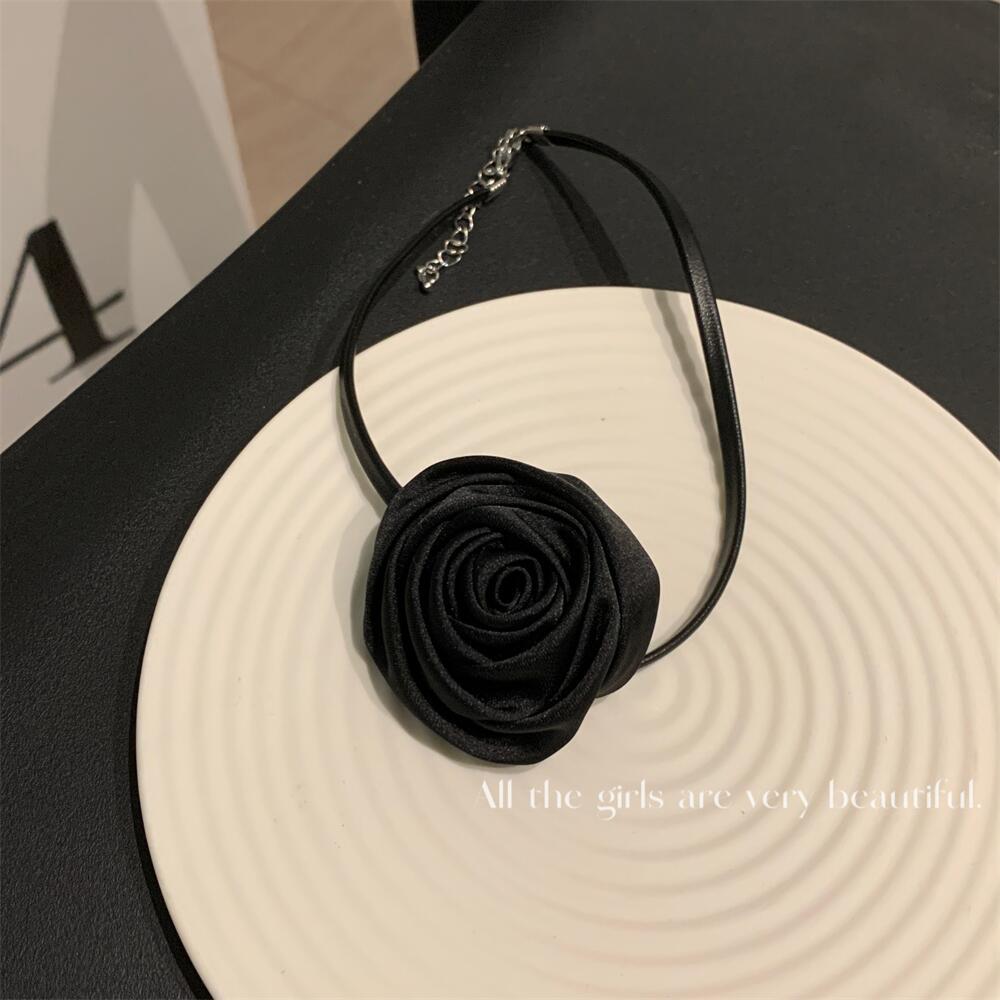 Cool Rose Vintage Black Flower Clavicle Necklaces