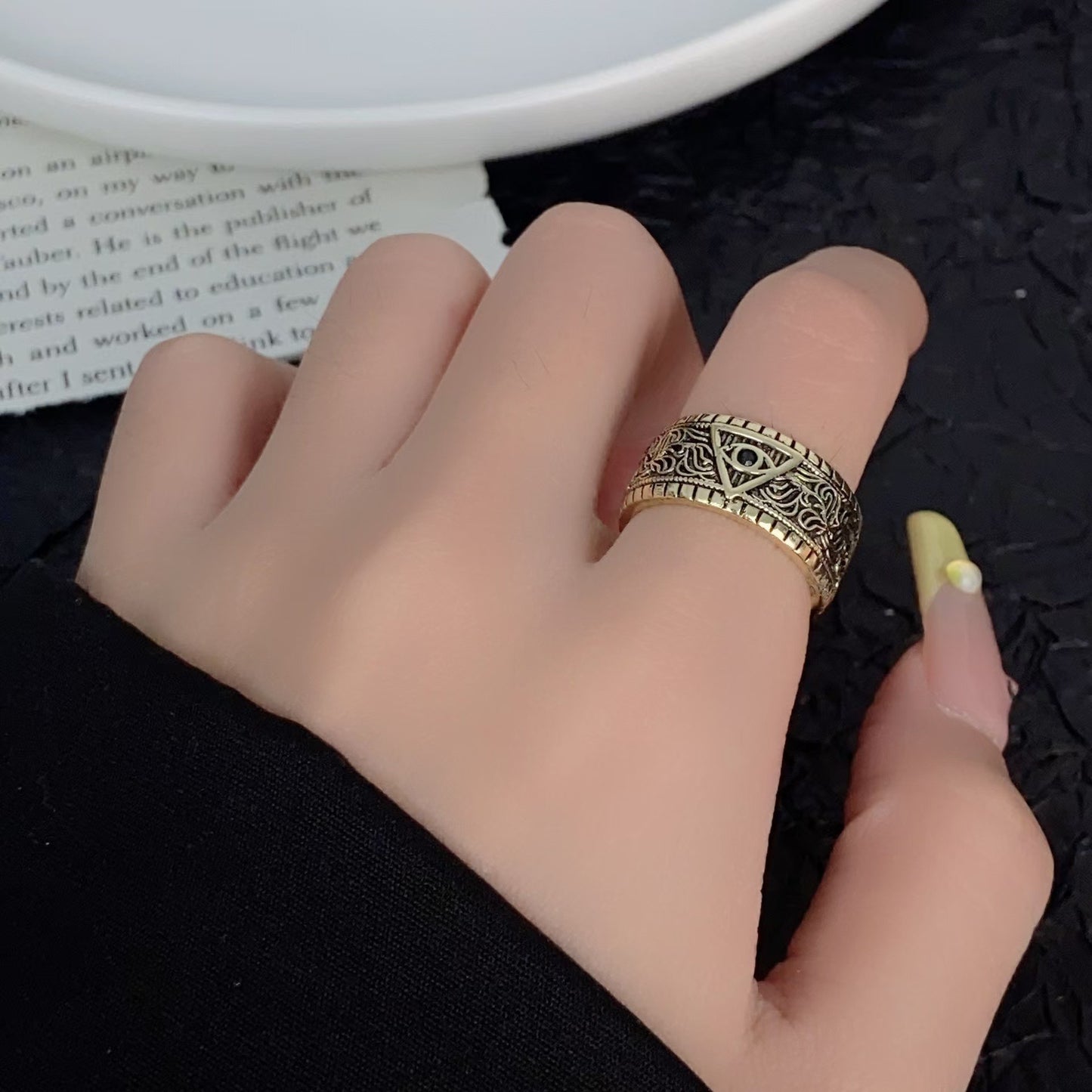 Female Niche High-grade Retro Artistic Personality Rings