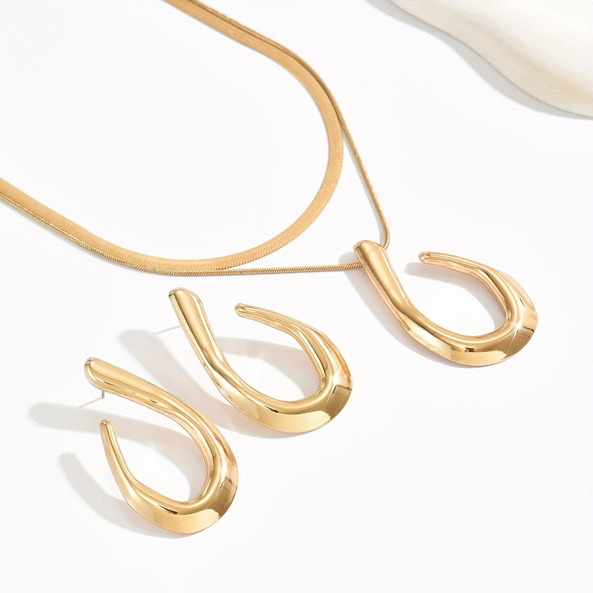 Women's Cold Style Gold Irregular Fashion Geometry Pattern Necklaces