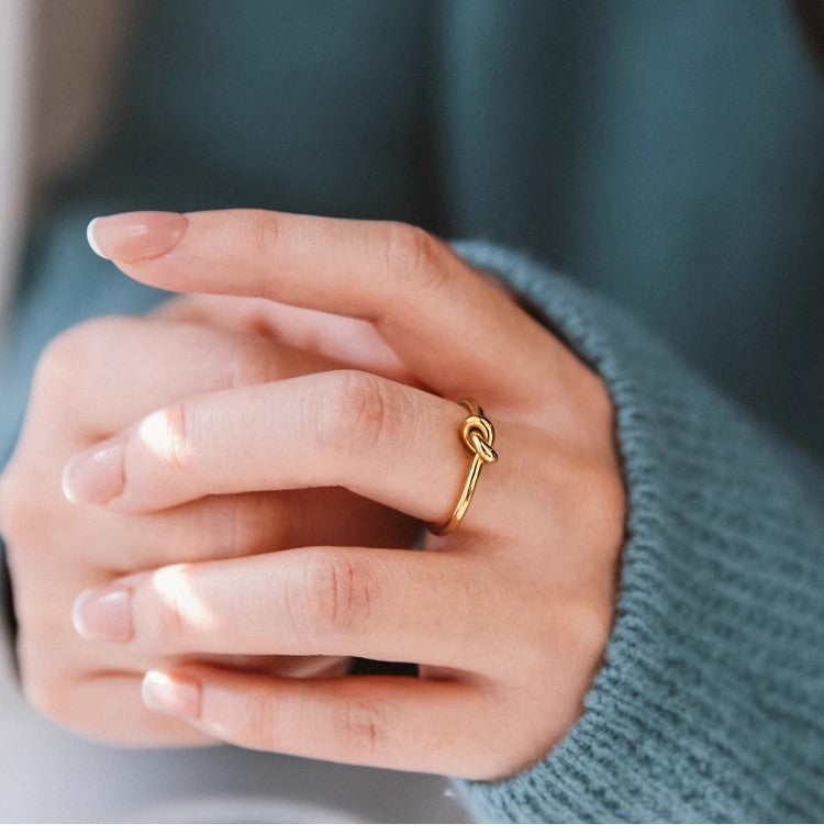 Line Knotted Female Fashion Unique Gold-plated Rings