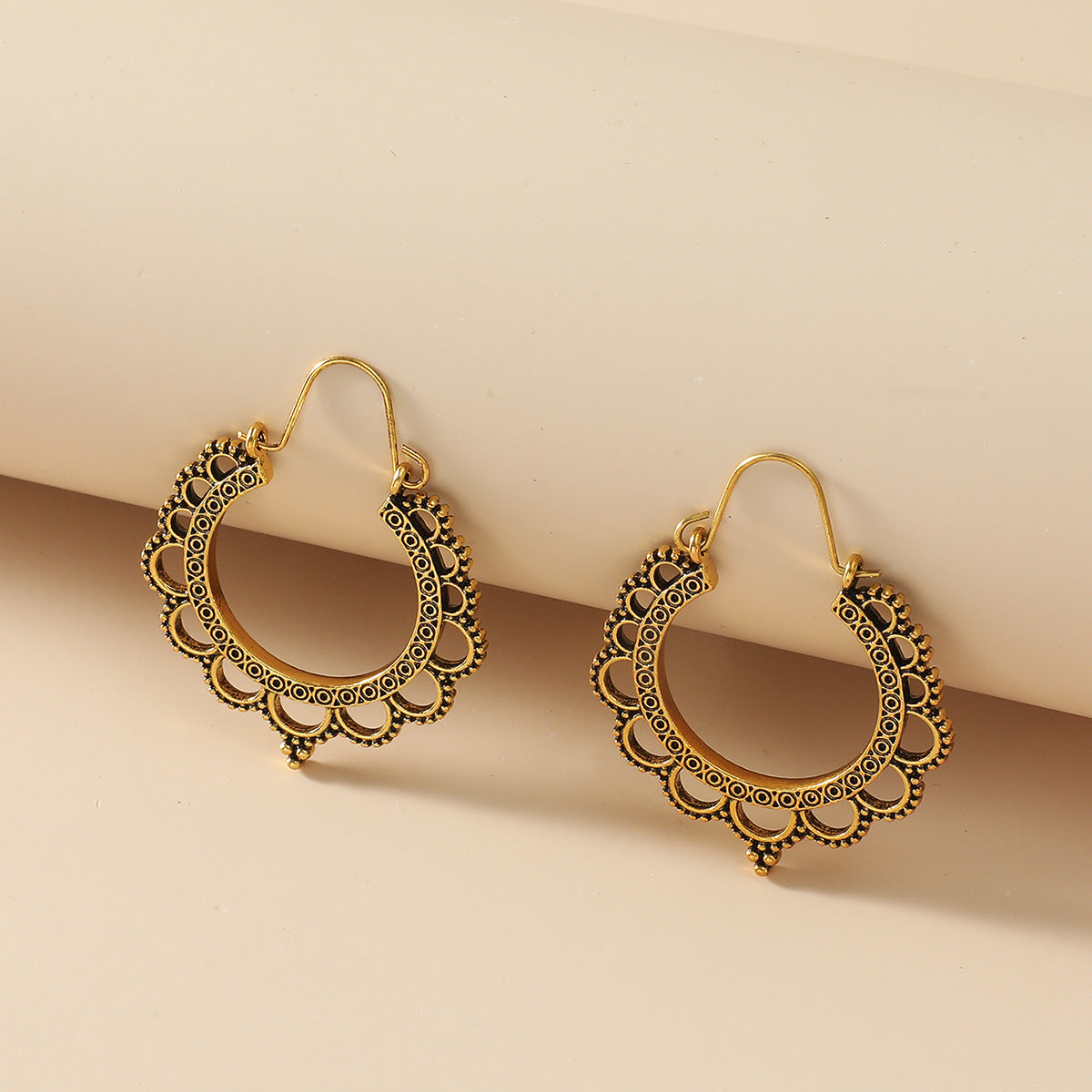 Carved Female Temperament Alloy Geometric Ear Clip Earrings