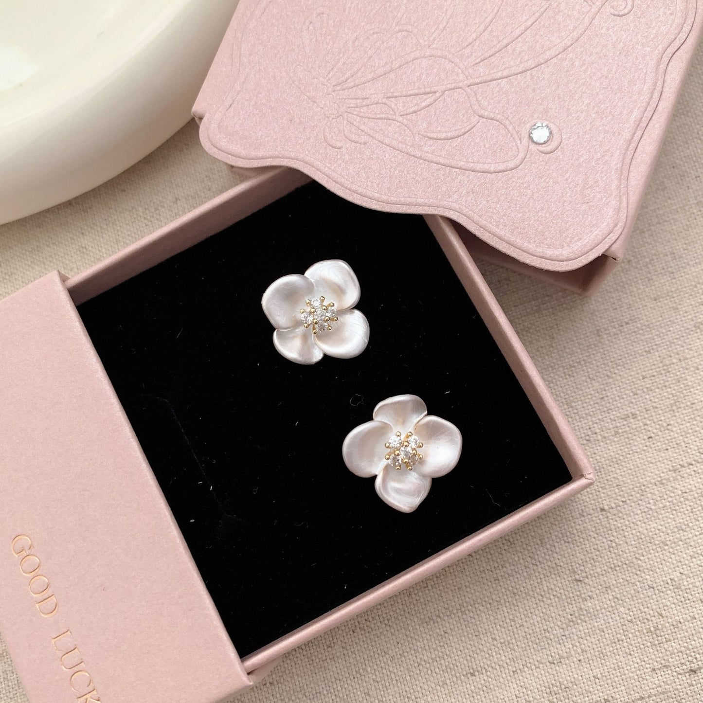 Women's Sier Needle Fresh Flower Simple Stud Earrings