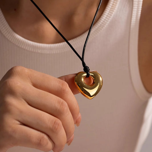 Steel Black Wax Rope Hollow Heart Light Luxury Necklaces