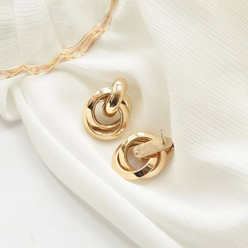 Women's Metal Beautiful Circle Simple Personalized Cold Earrings