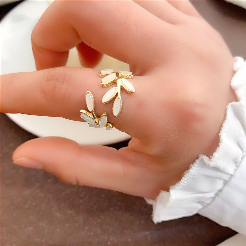 Fashion Wind Winding Leaf Shaped Open Rings