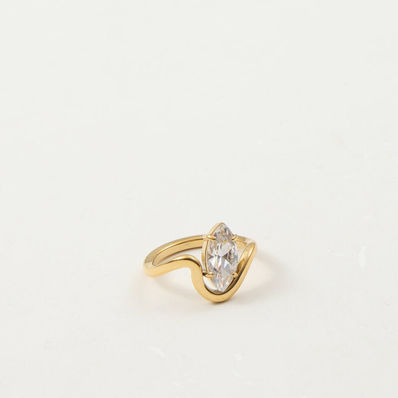 Curved Line Horse Eye Zircon Titanium Rings