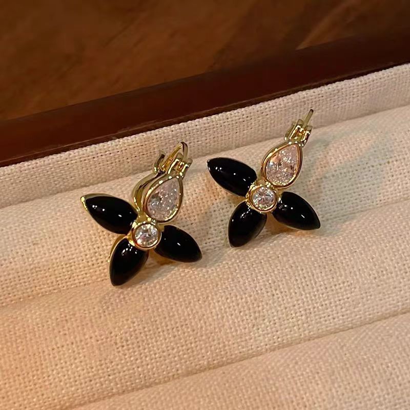 Women's Niche Design Ear Clip High-grade Retro Enamel Flower Earrings