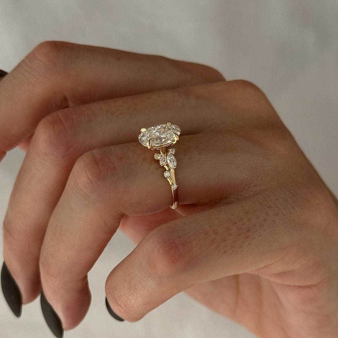 Luo Chen Super Flash Oval Big Diamond Creative High Sense Ring