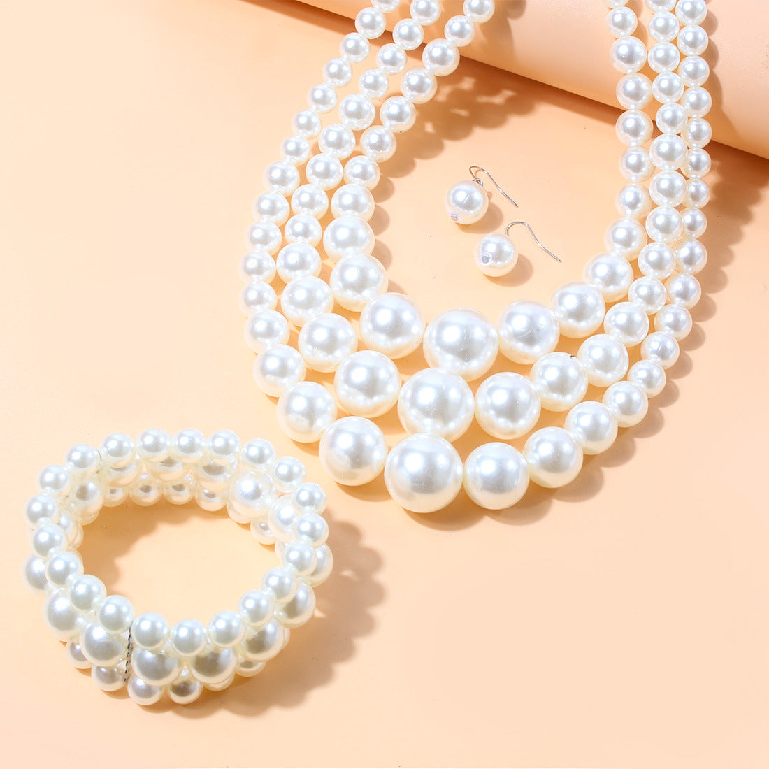 Creative New Clavicle Pearl Suit Exaggerated Necklaces