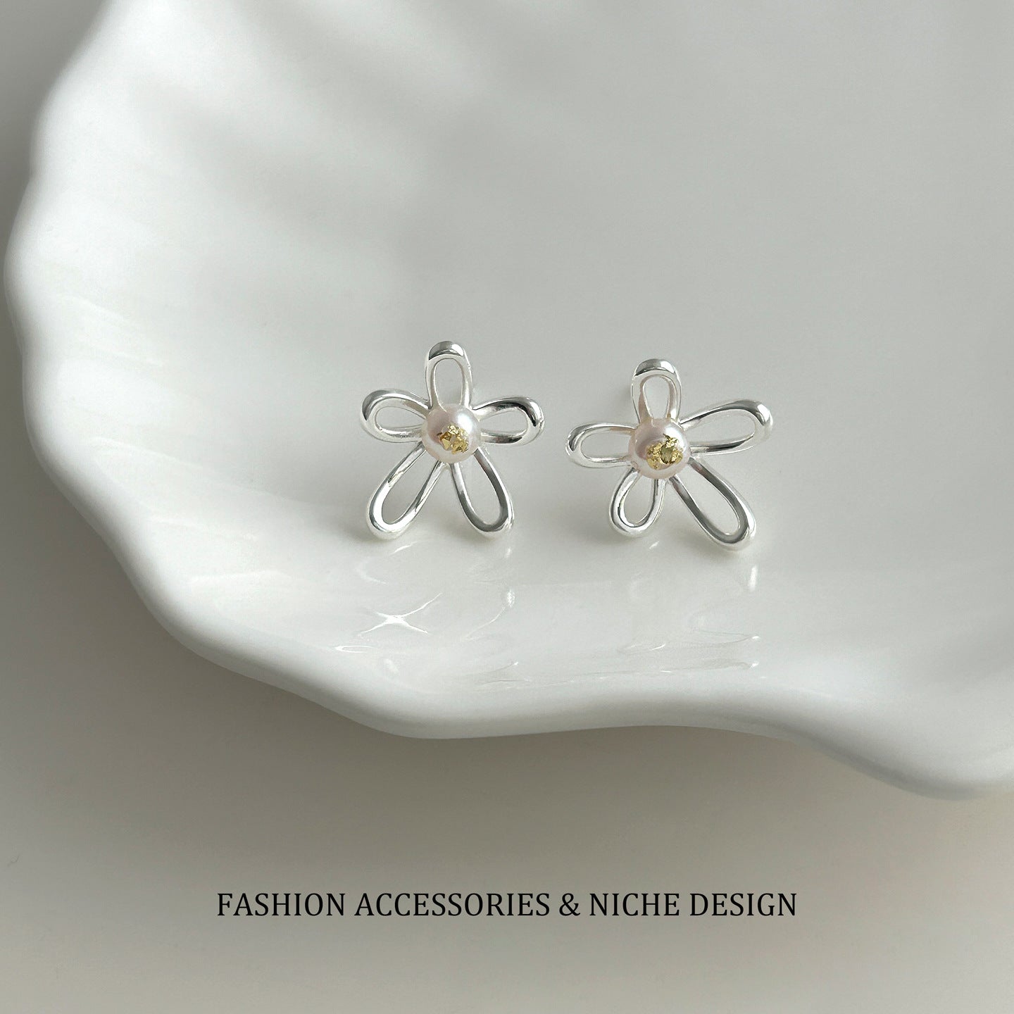 Big Flower Ear Temperament Entry Lux Earrings