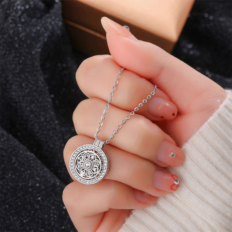 Female Good Luck Comes Ancient Clavicle Necklaces