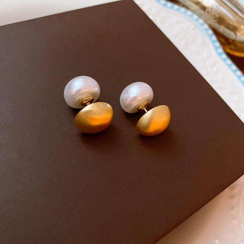 Women's Needle Light Luxury Hot Pearl Elegance Retro Flashing Earrings