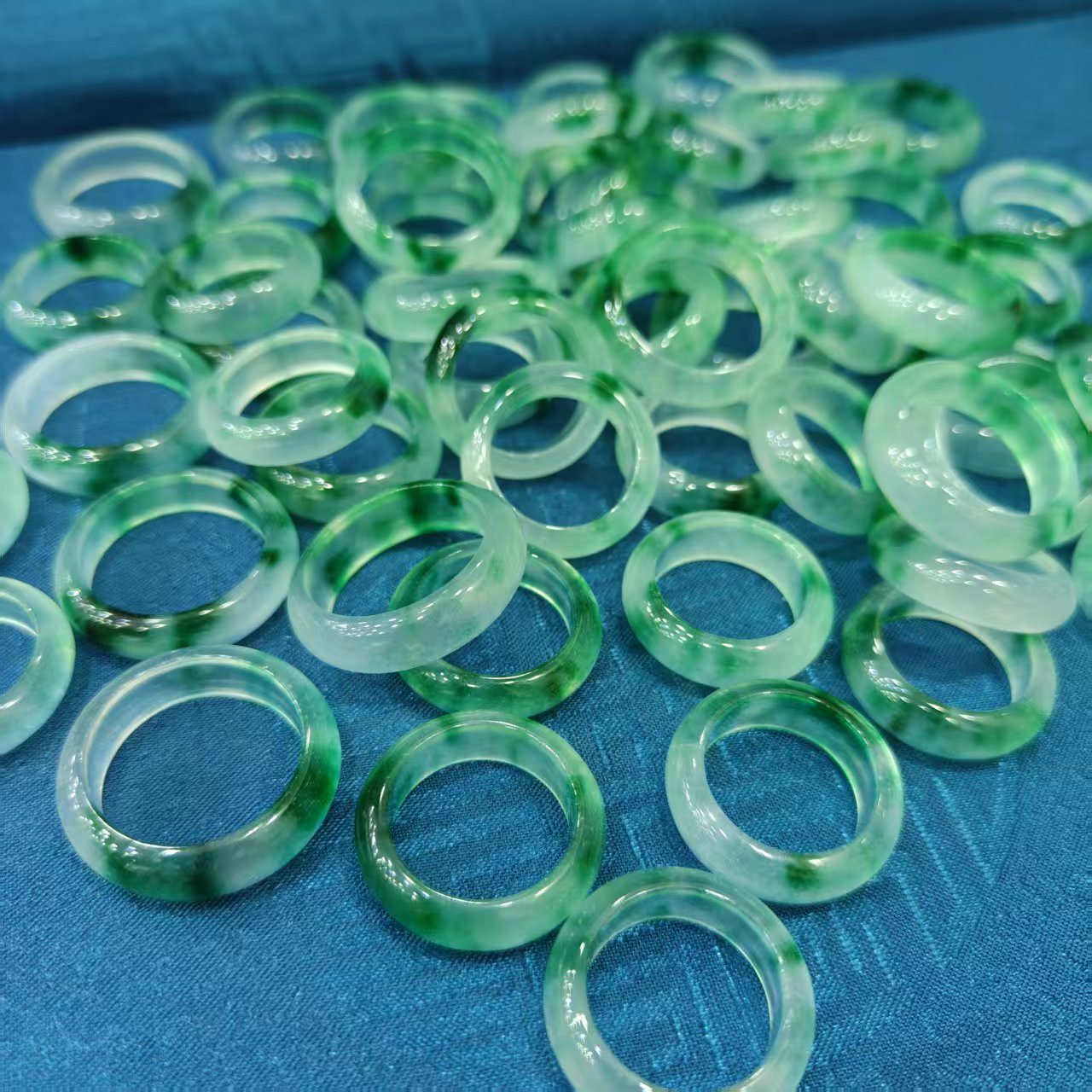 Rock Jade Shank Hand-held Flexible Floating Ring