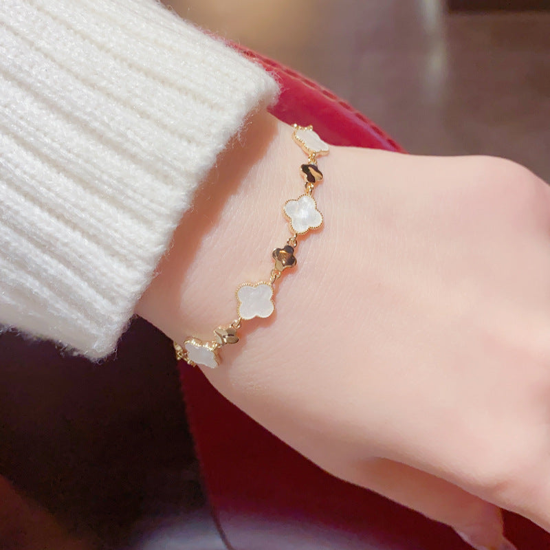 Temperament Entry Lux Four-leaf Flower Female Personality Fresh Bracelets