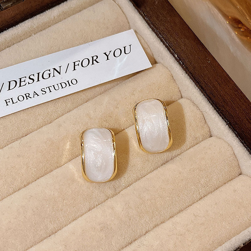 Personality Baroque Pearl Ear High Sense Light Rings