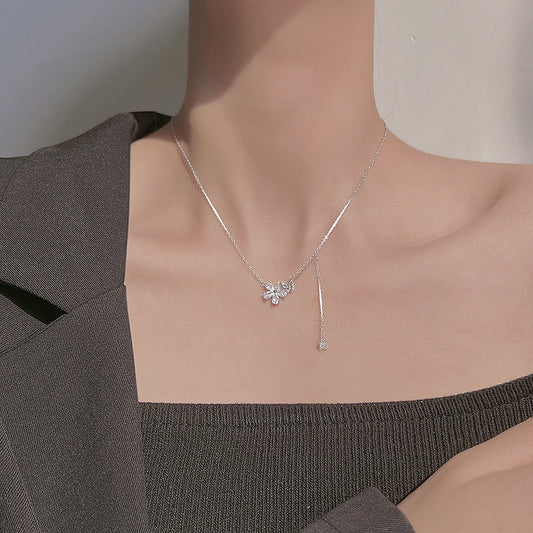 Women's Sier Butterfly Flower Design Light Luxury Necklaces
