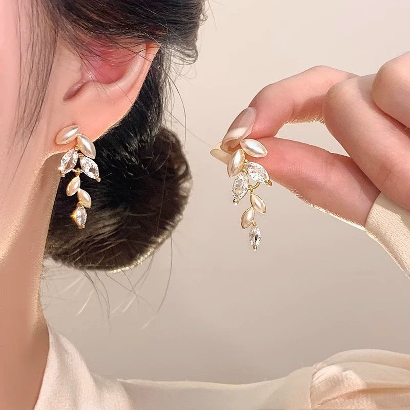Women's Sier Needle Light Luxury Minority Pearl For Graceful Stud Earrings