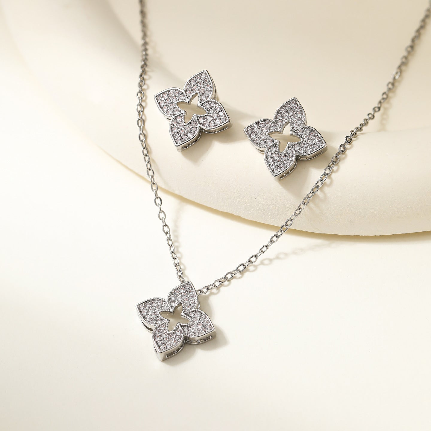 Women's Clover Diamond In The Debris Butterfly Necklaces