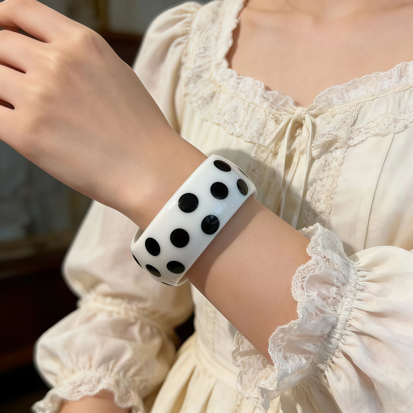 Black White Spots Symmetrical High-grade Resin Vintage Affordable Luxury Bracelets