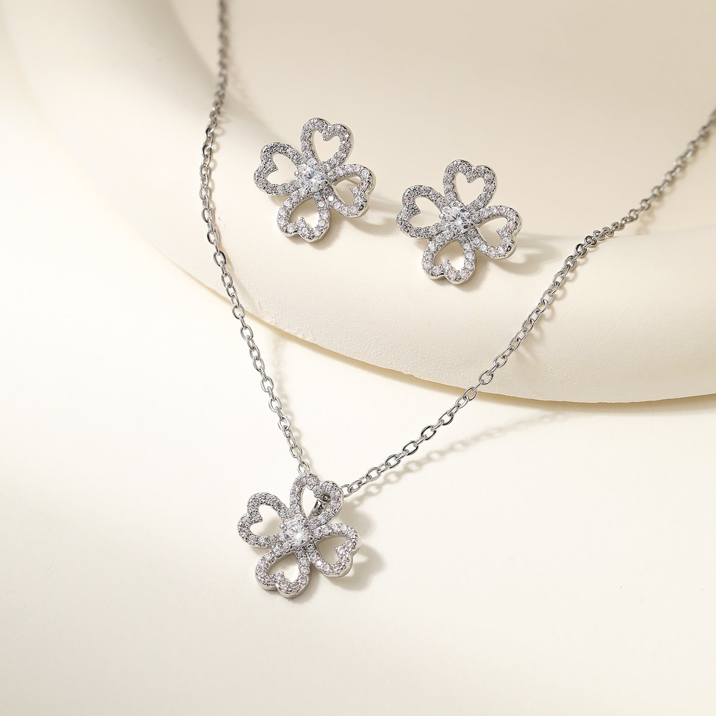 Women's Clover Diamond In The Debris Butterfly Necklaces