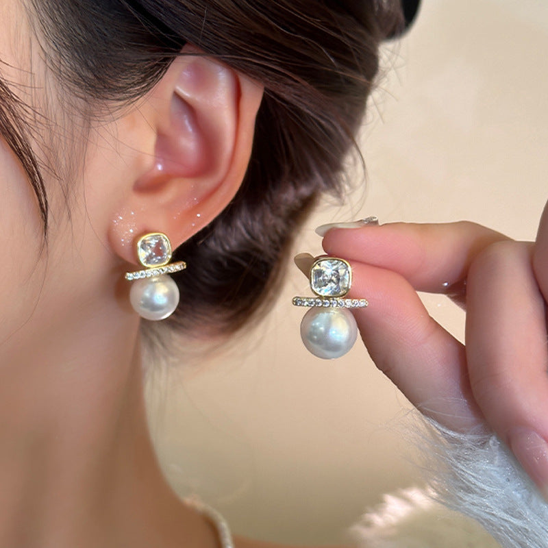 Women's Vintage Pearl Light Luxury Fashion High Sense Earrings