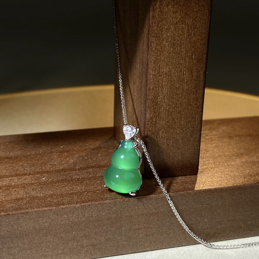 Women's Sterling Sier Chalcedony Natural Green Agate Necklaces