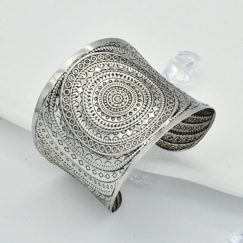 Sier Color Metal Open-ended Exaggerated Personalized Catwalk Bracelet