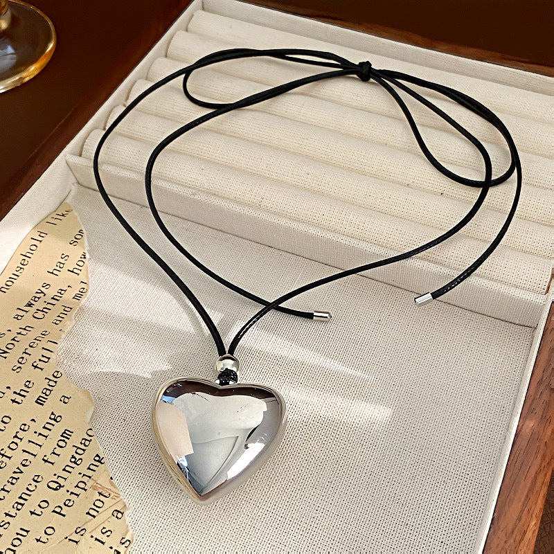 Women's Simple Free Knotted Pointed Heart Design Retro Fashion Necklaces