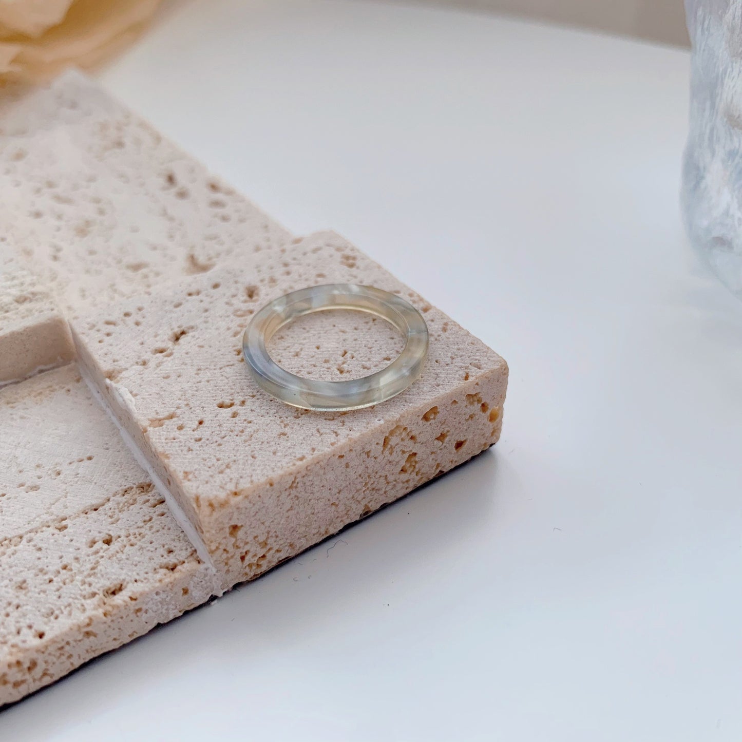 Trendy Retro Color Resin Commuter Fine Index Ring