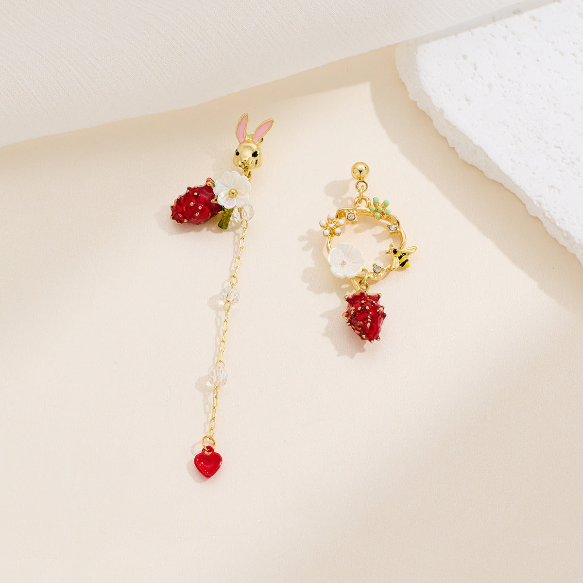 Broadcast Asymmetric Strawberry Chain Geometric Tassel Female Rabbit Earrings