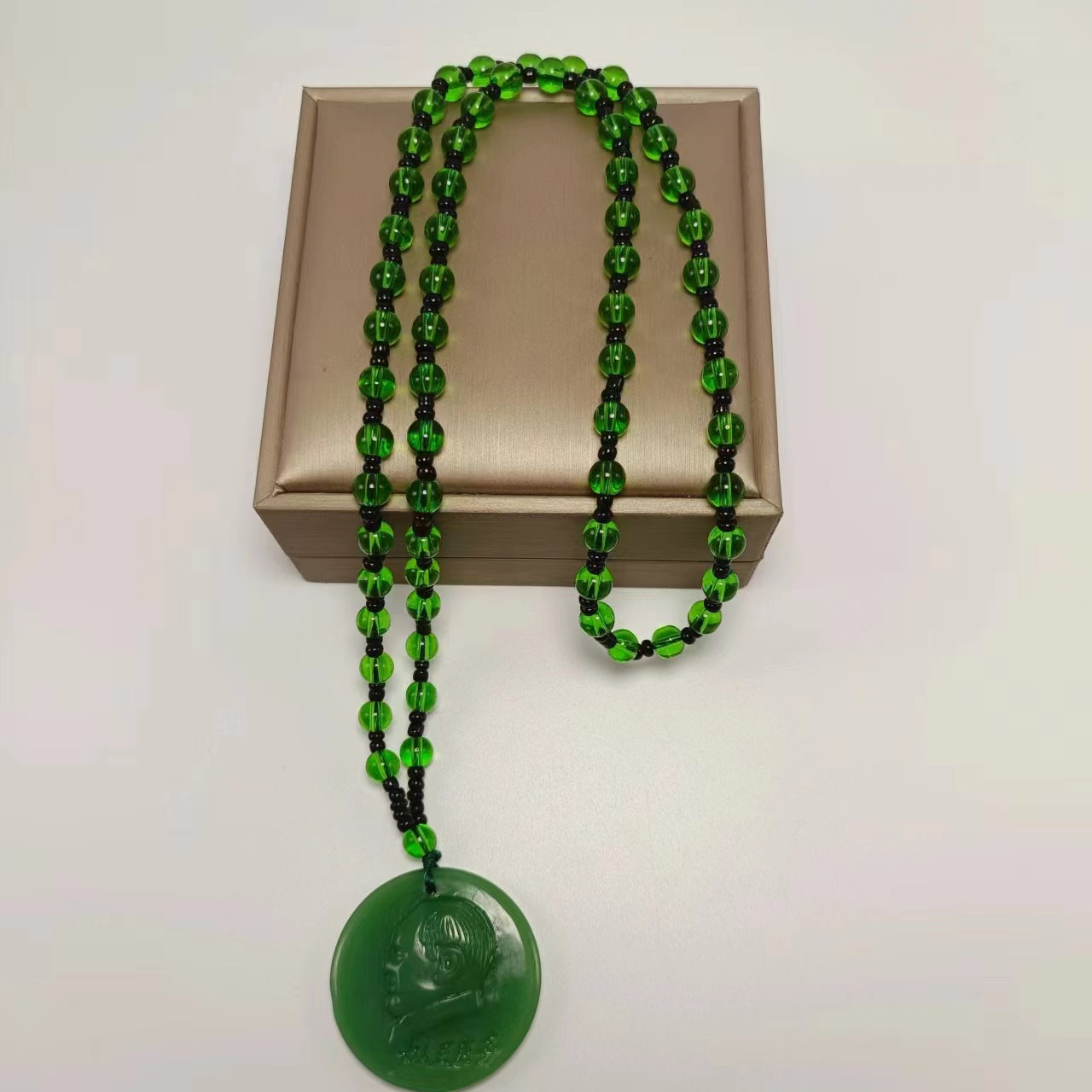 Green Chairman Mao For People Sweater Pendants