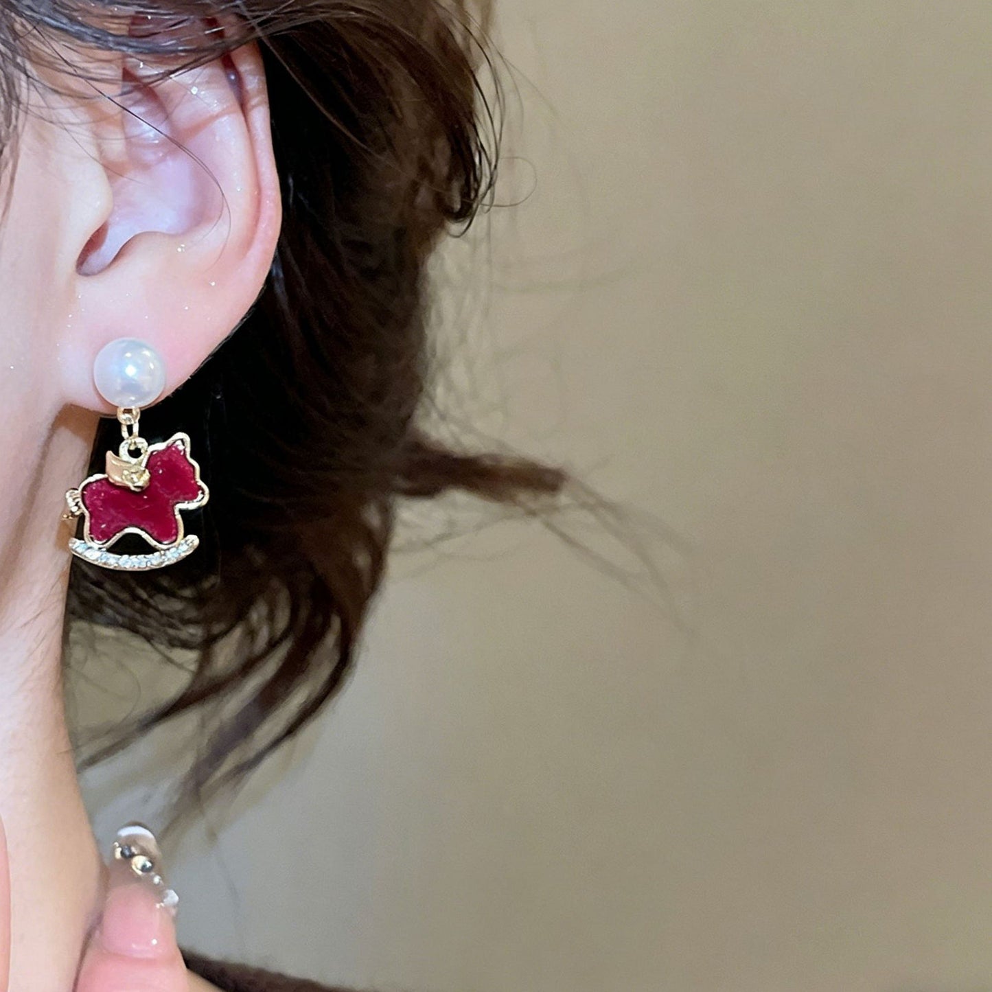 Needle High-grade Flocking Pony Pearl Retro Earrings