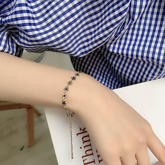 Women's Exquisite Small Flowers Style Design Light Luxury Bracelet
