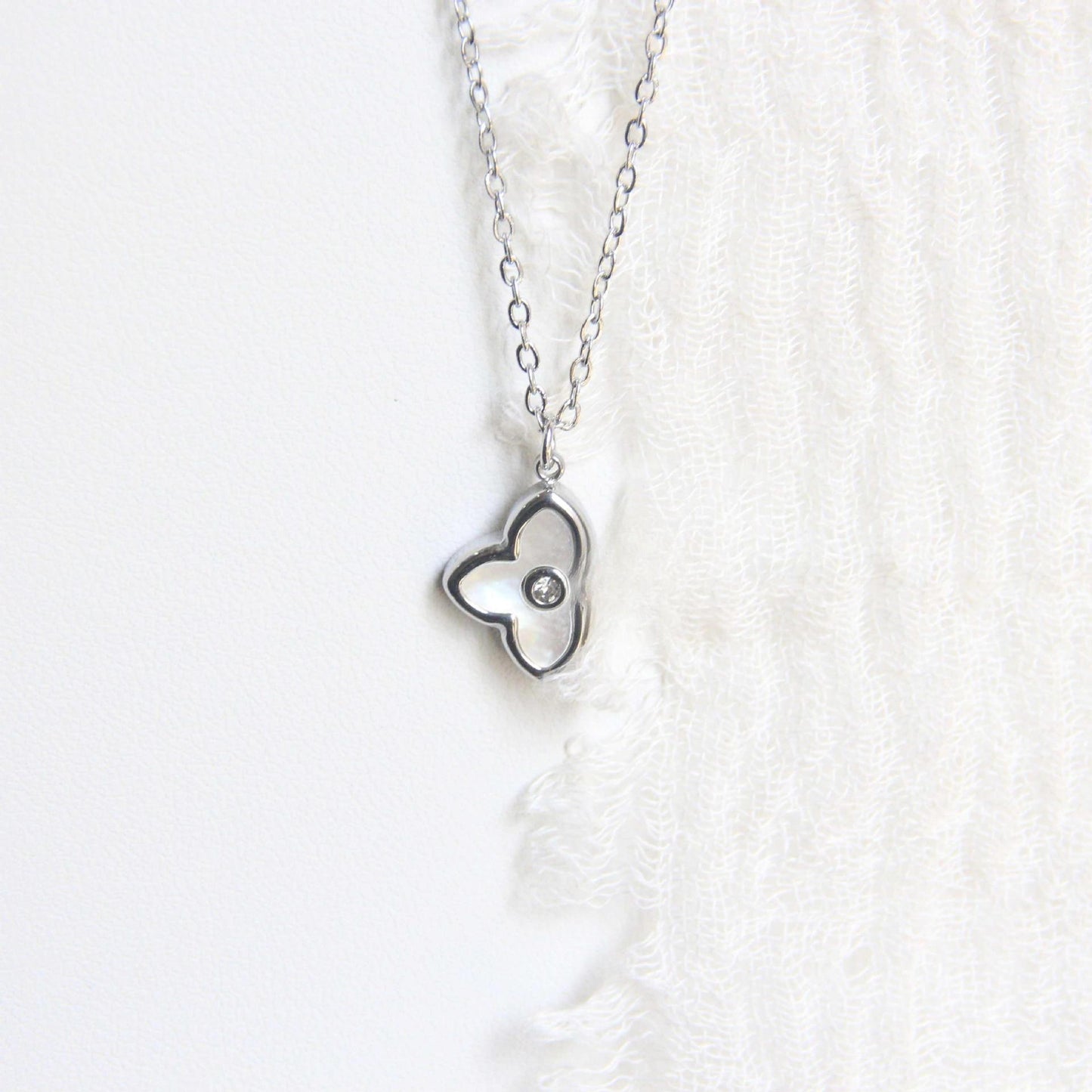 Lucky Four-leaf Flower Inlaid Fritillary Titanium Steel Clover Female Necklaces