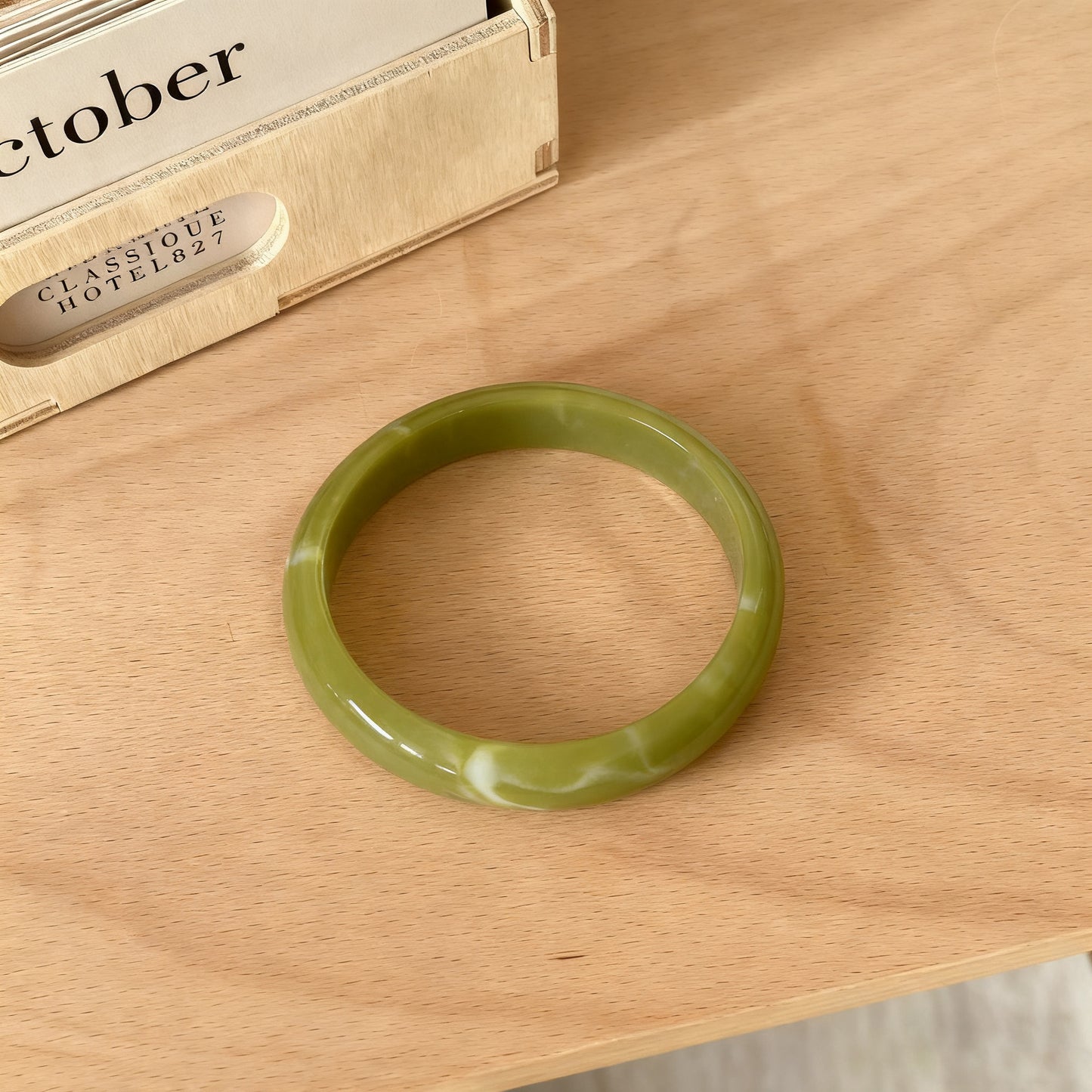 Fashion Trend Niche Round Resin Retro Blooming Bracelet