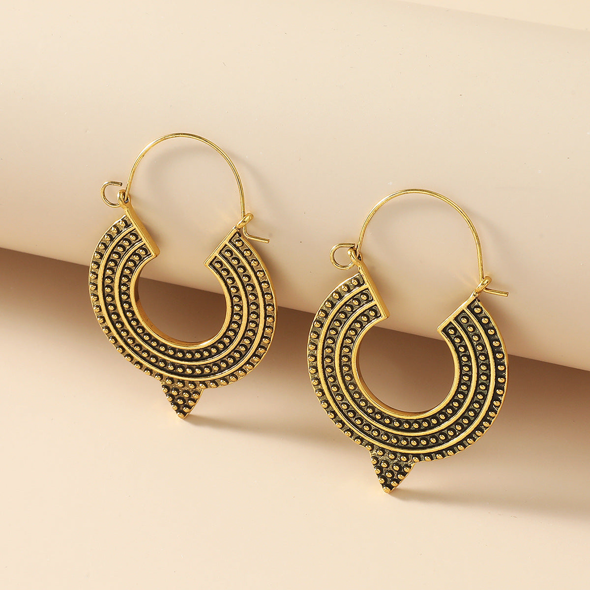 Carved Female Temperament Alloy Geometric Ear Clip Earrings