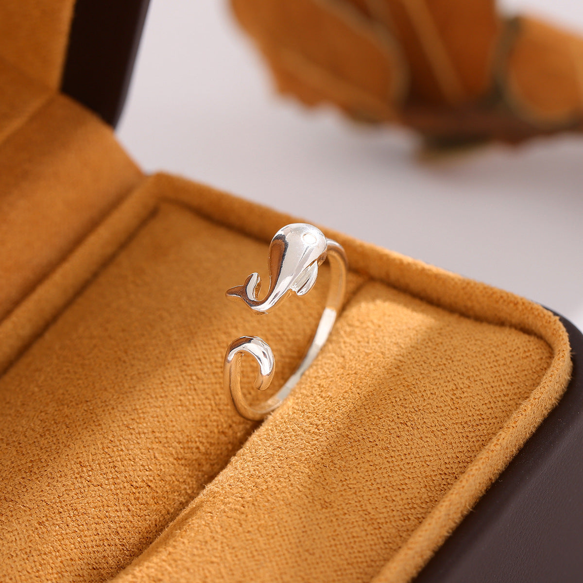 Stylish Simple Personality Whale Beautiful Live Ring
