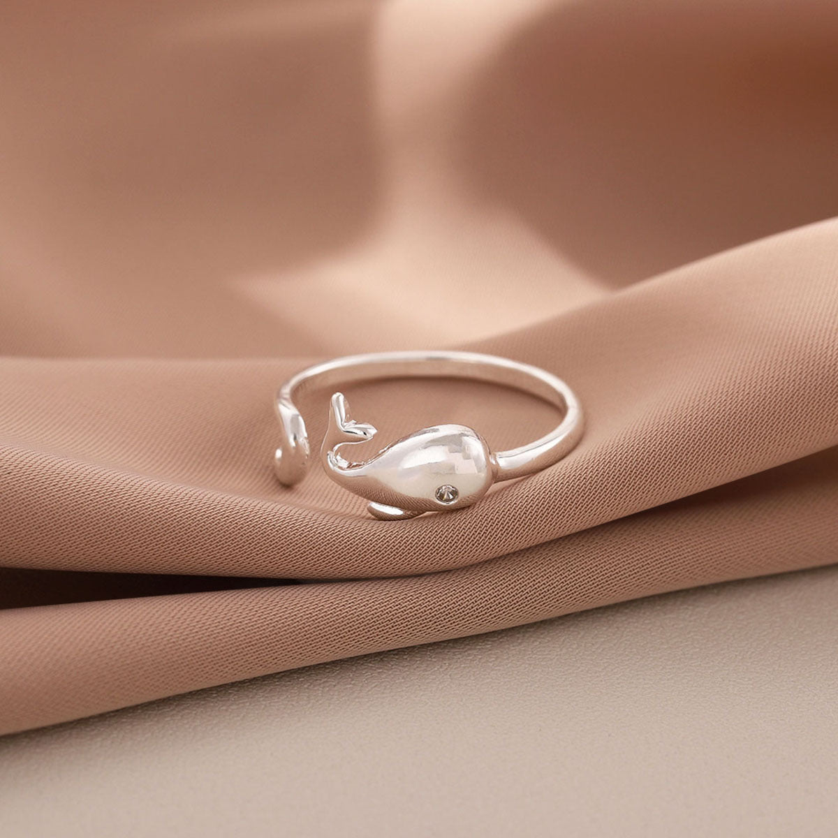 Stylish Simple Personality Whale Beautiful Live Ring