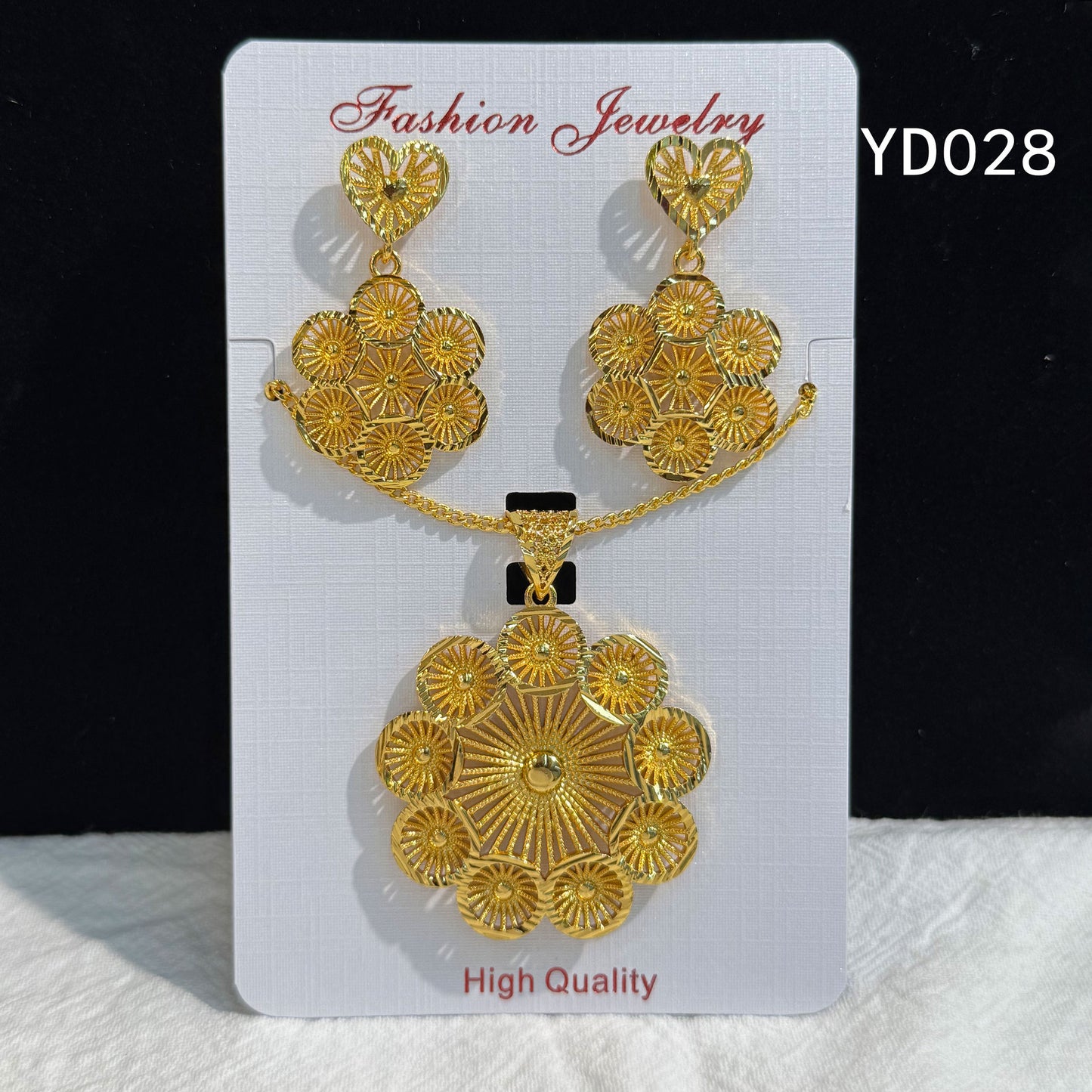 Retro Hollow Light Luxury Gold Love Plated Ethnic Jewelry Set