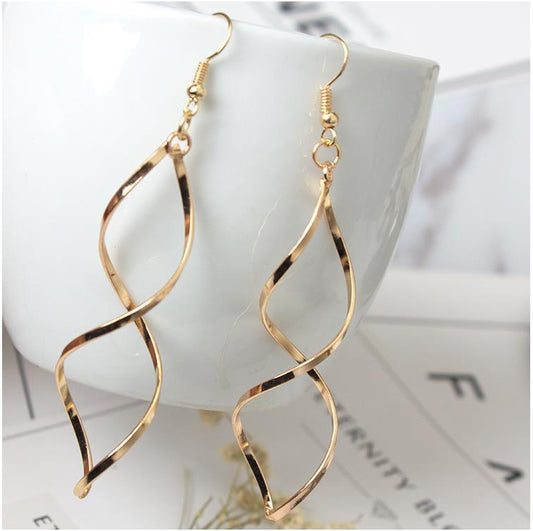 Minimalist Spiral Curved Design Wave Curve Rings