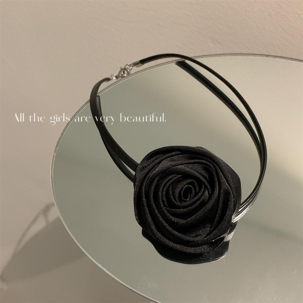 Cool Rose Vintage Black Flower Clavicle Necklaces