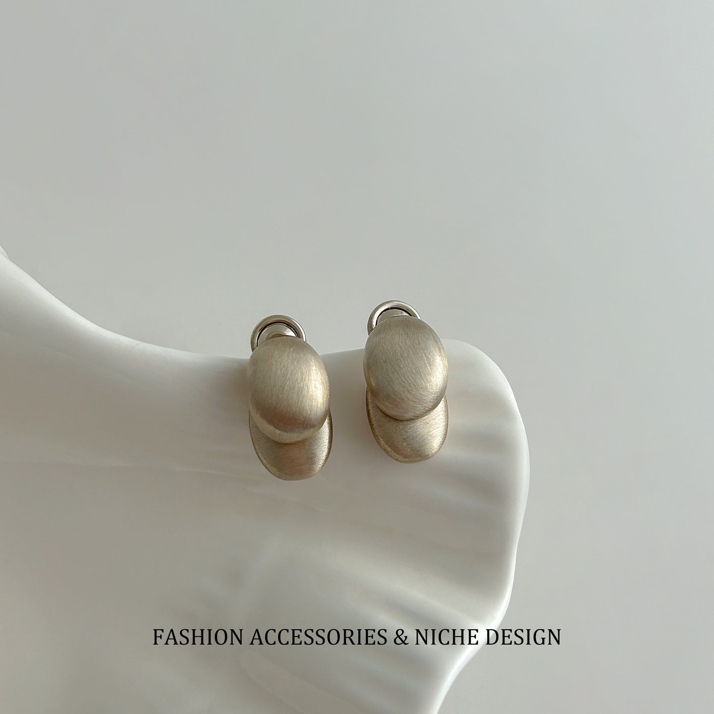 Metal Contrast Color Brushed Simple Elegant Two-way Light Luxury Minority Earrings