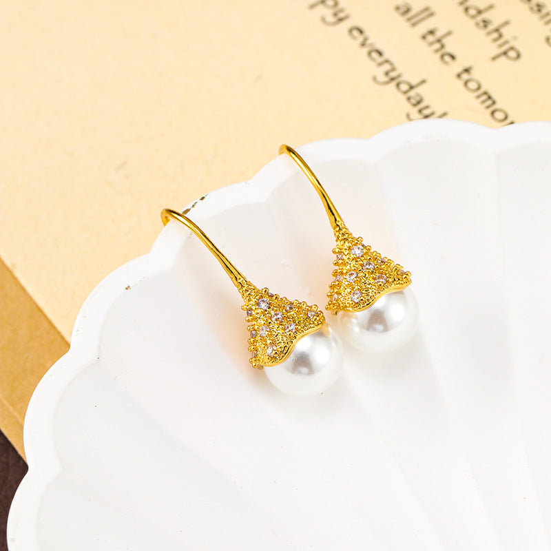 Women's Retro Style Pearl Long High-grade Fashion Temperamental Minority Earrings