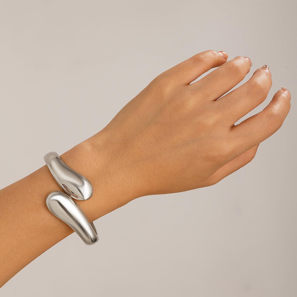 Female Retro With Opening Metal Personality Water Drop Bracelet