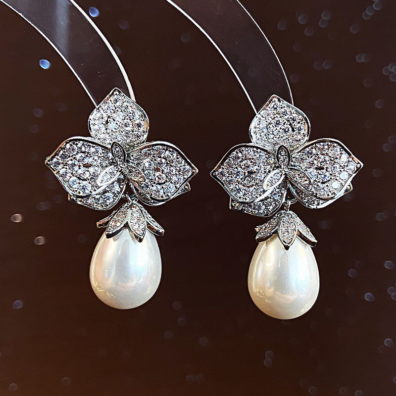 Fashionable Elegant Three-dimensional Flower Drop-shaped Pearl Earrings